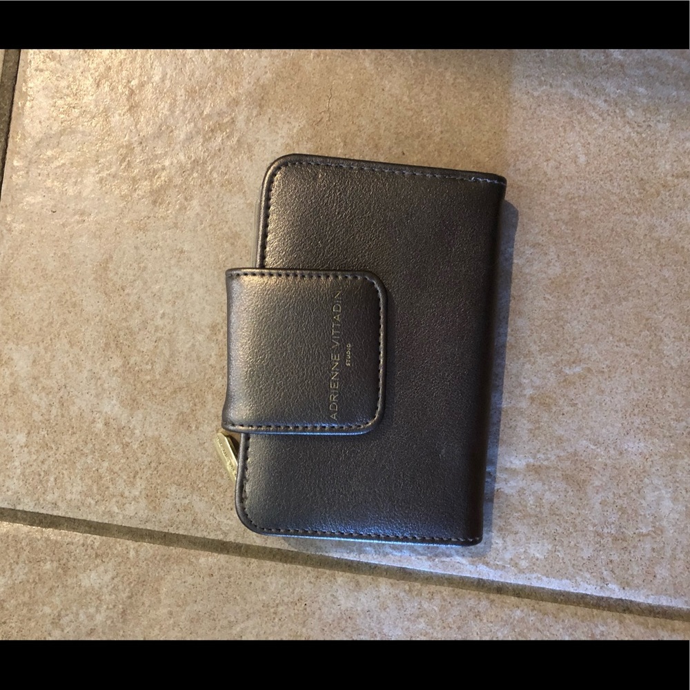 Small gray Adrienne Vittadini Wallet